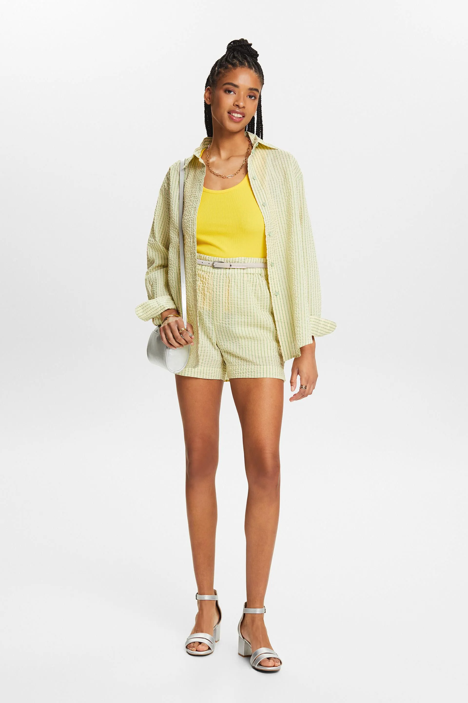 Shorts a righe dall’effetto stropicciato